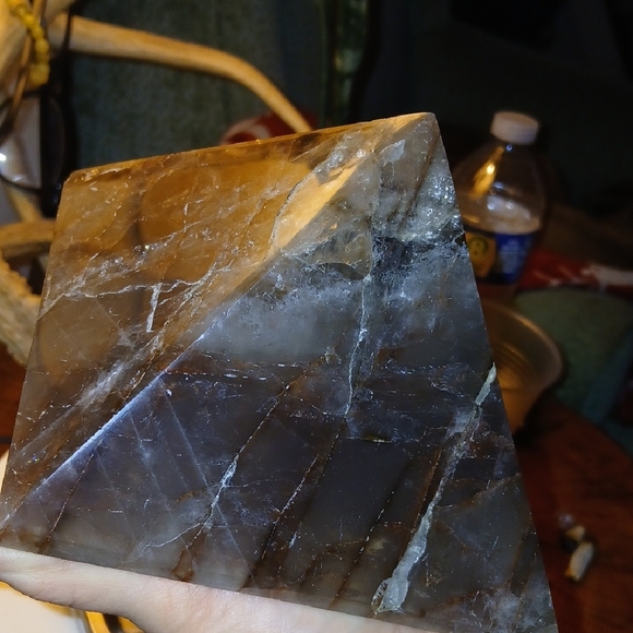 Fire quartz pyramid - Picture 6 of 6